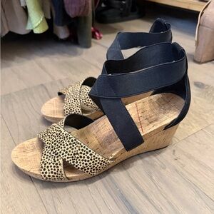 DSW Black and Tan Wedge Sandals
